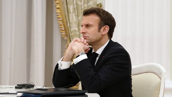 Президент РФ В. Путин провел переговоры с президентом Франции Э. Макроном