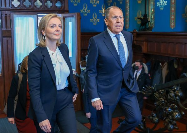 Встреча глав МИД РФ и Великобритании С. Лаврова и Э. Трасс Встреча глав МИД РФ и Великобритании С. Лаврова и Э. Трасс