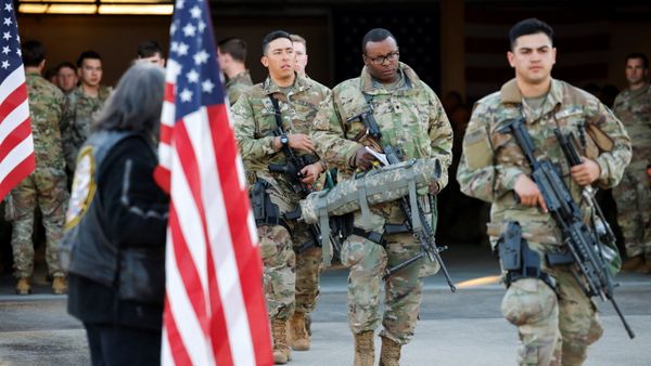 Военнослужашие США солдаты переброска в Европу армия оружие