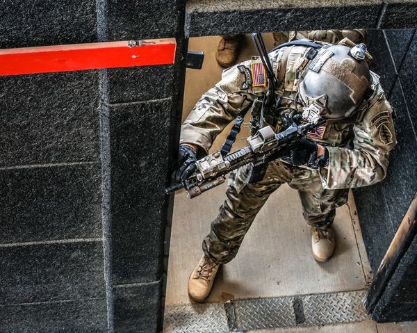 Военнослужащий США армия оружие солдат