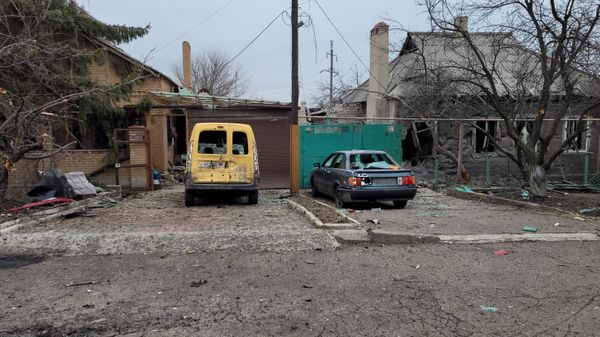 Обстрел Донецка ВСУ автомобиль разрушенный дом Обстрел Донецка ВСУ автомобиль разрушенный дом