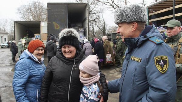 Министр МЧС ДНР Алексей Кострубицкий  жители ДНР