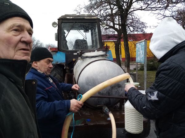 ДНР Николаевка жители молоко продукты