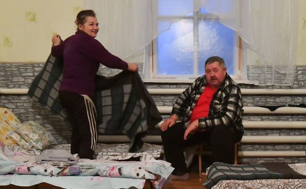 Беженцы с подконтрольной ВСУ территории в районе Мариуполя