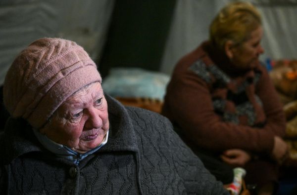 Беженцы с подконтрольной ВСУ территории в районе Мариуполя