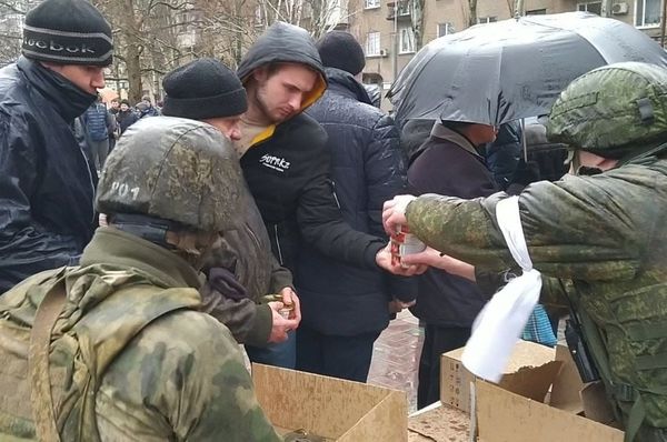 Из Крыма в украинский Мелитополь доставлено 110 тонн гуманитарной помощи населению Из Крыма в украинский Мелитополь доставлено 110 тонн гуманитарной помощи населению