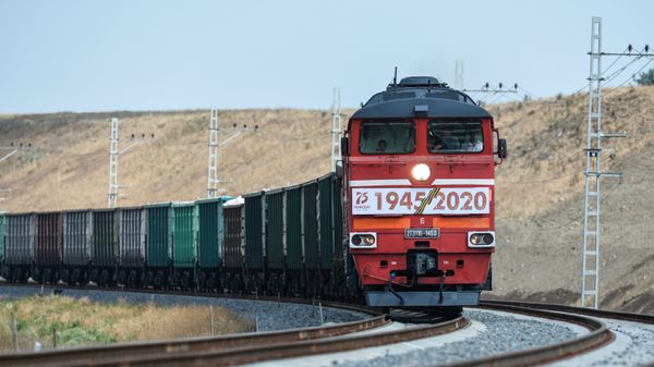 Запуск движения грузовых поездов по Крымскому мосту