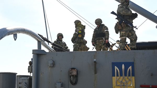 Российские военнослужащие взяли под контроль базу ВМС Украины в Бердянске