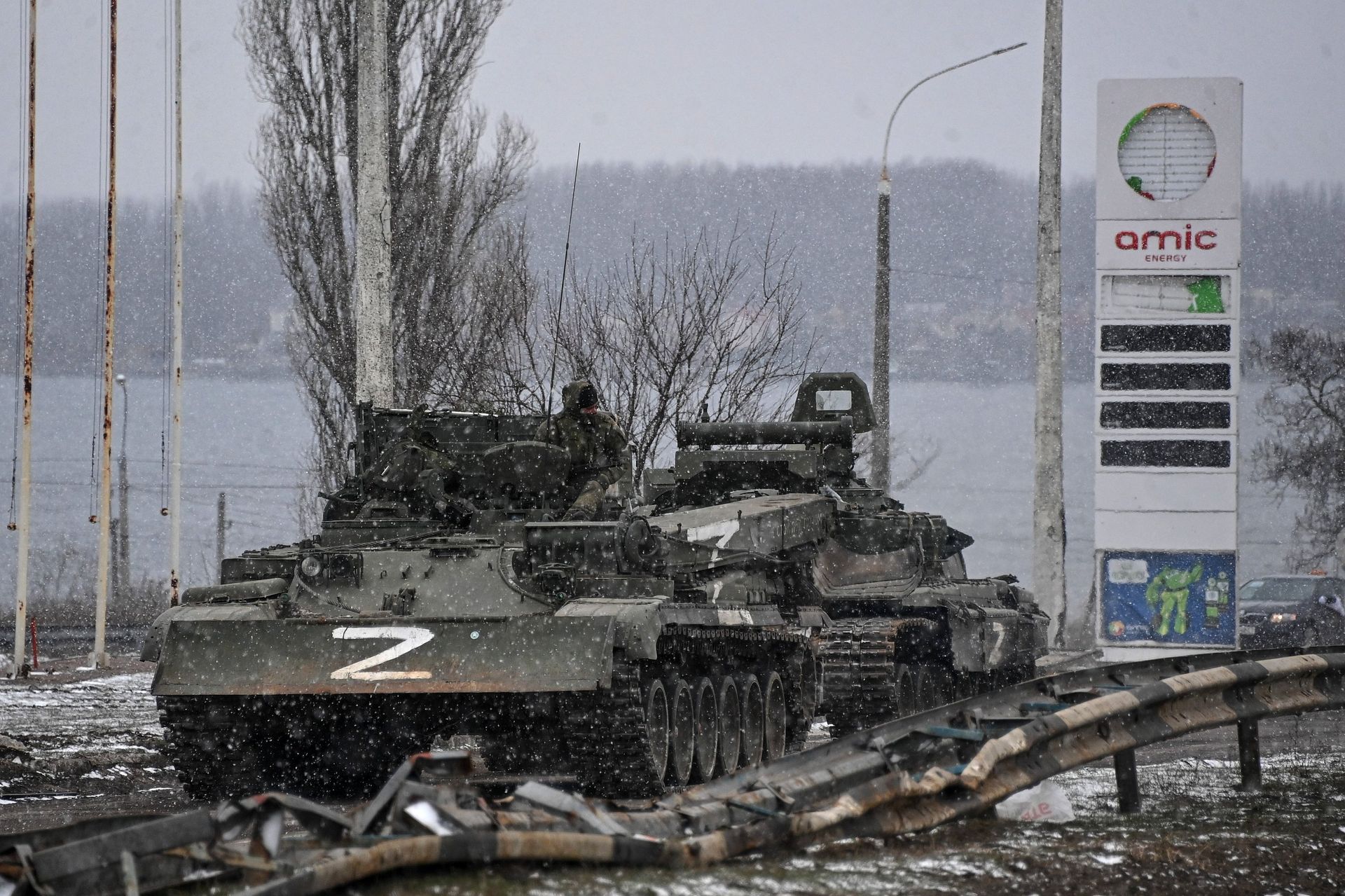 Колонна российской военной техники на шоссе в окрестностях Херсона - РИА Новости, 1920, 13.04.2022