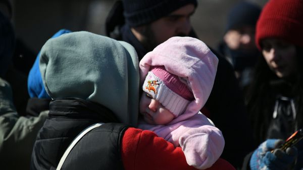 В селе Безыменное в ДНР продолжают принимать беженцев