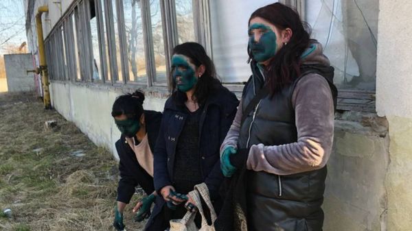 Львов националисты цыгане, облитые зеленкой Львов националисты цыгане, облитые зеленкой