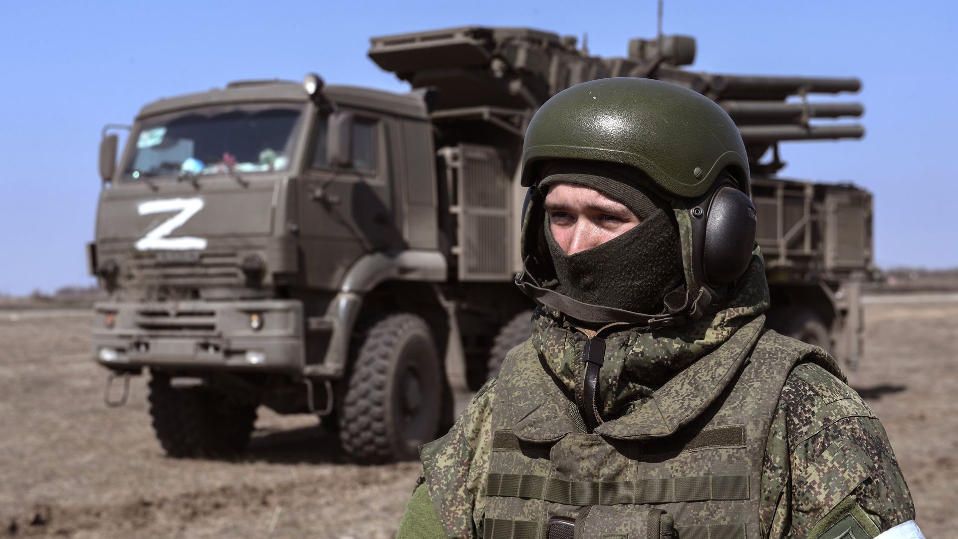 За безопасностью неба над российскими подразделениями следят расчеты комплексов Панцирь-С1 - РИА Новости, 1920, 18.04.2022