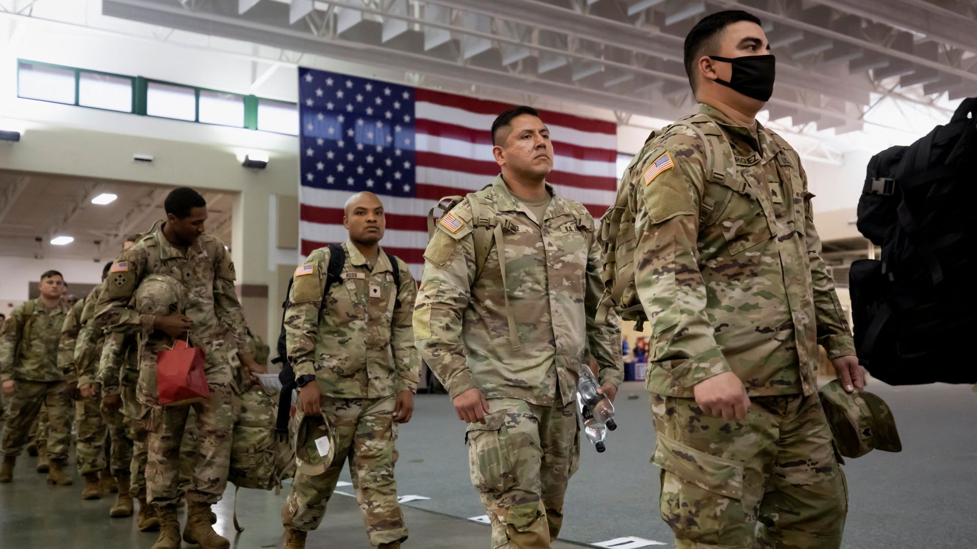 Армия США солдаты военнослужащие флаг Армия США солдаты военнослужащие флаг - РИА Новости, 1920, 03.04.2022