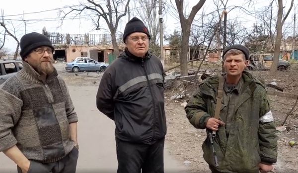 Мариуполь  разрушенные дома обстрел ВСУ местные жители военнослужащий ДНР