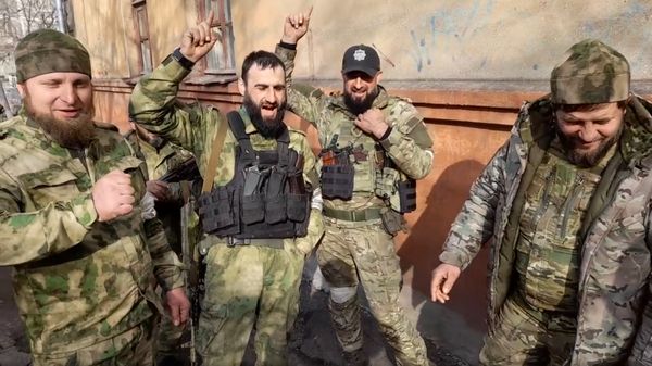 Мариуполь чеченцы военнослужащие разрушенные дома обстрел ВСУ