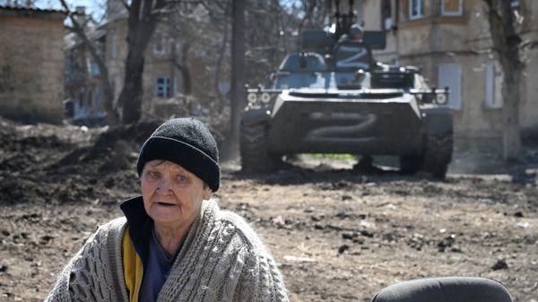 Эвакуация пациентов больницы в Мариуполе