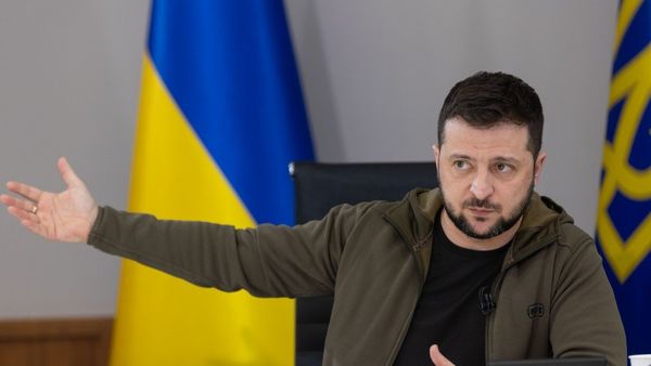 Зеленский украинский флаг