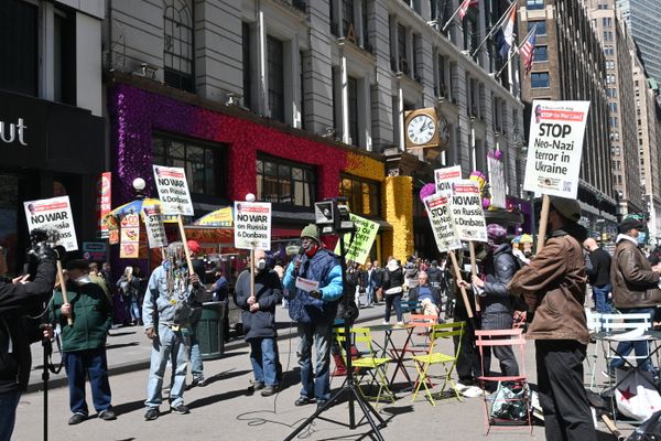 США Нью-Йорк протест против нацизма на Украине акция неонацизм