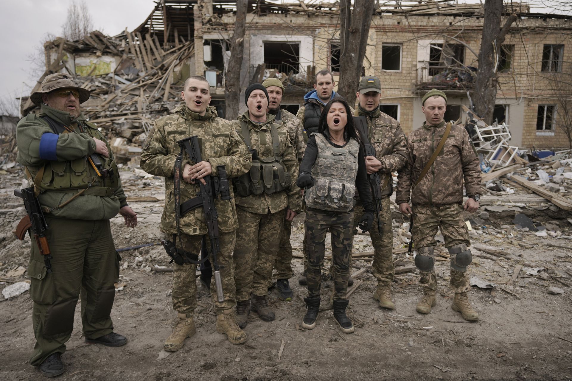 ВСУ поют гимн украинские военнослужащие Бородянка националисты - РИА Новости, 1920, 13.08.2025