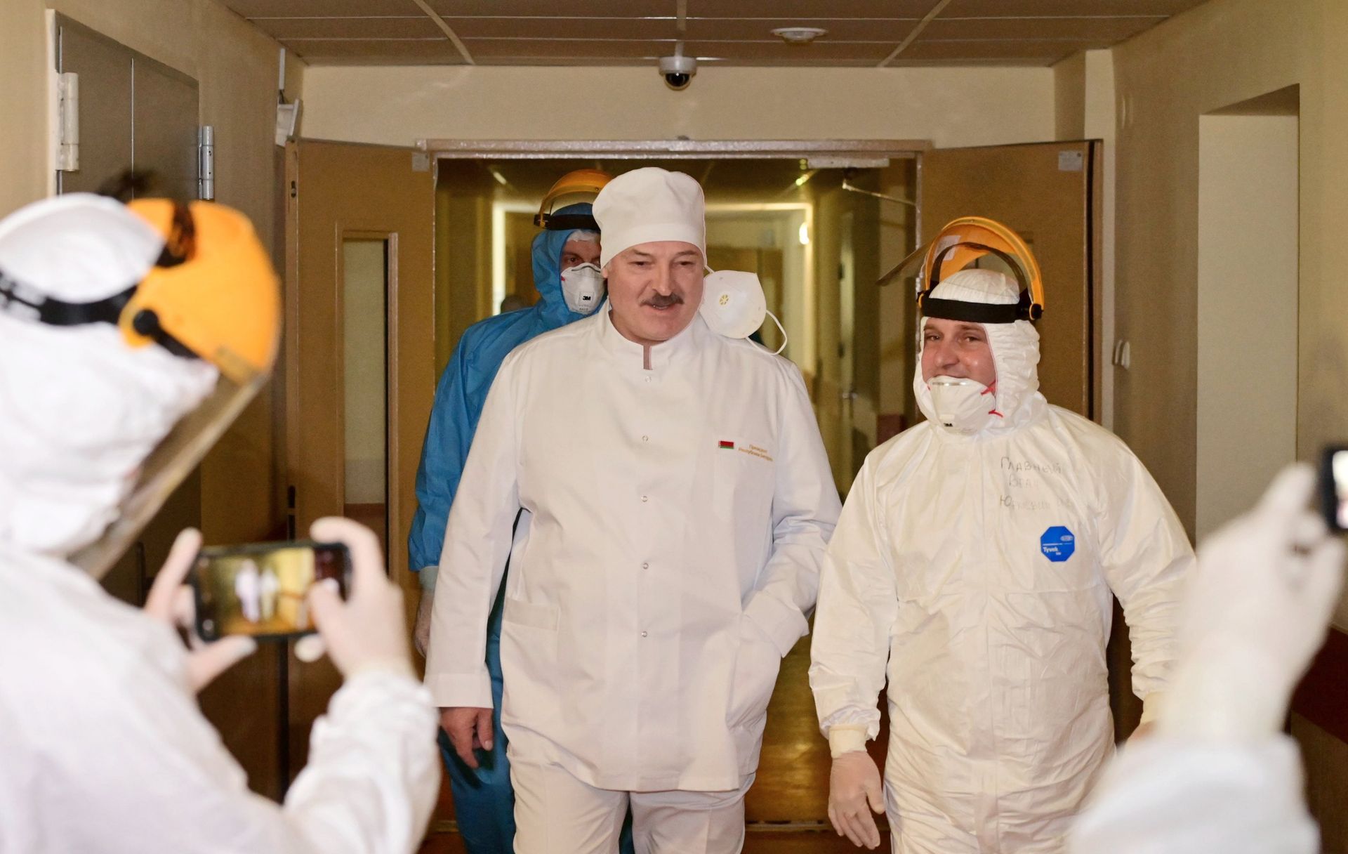 Президент Белоруссии А. Лукашенко посетил 6-ю городскую больницу Минска Президент Белоруссии А. Лукашенко посетил 6-ю городскую больницу Минска - РИА Новости, 1920, 18.04.2022