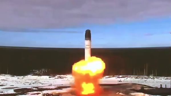 Пуск межконтинентальной баллистической ракеты стационарного базирования Сармат с космодрома Плесецк