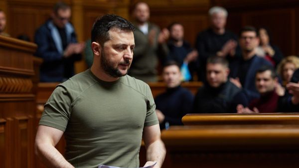 Зеленский заседание рады бумаги