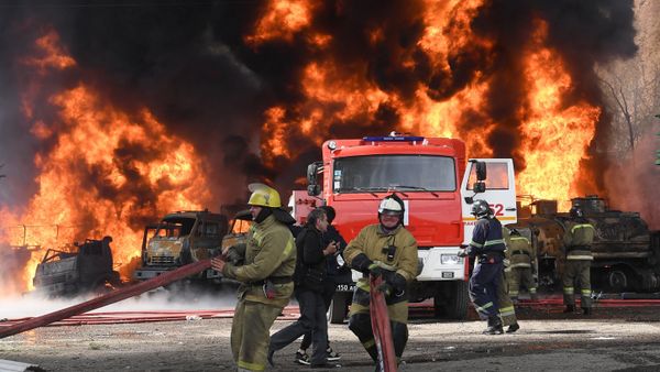 В Макеевке после обстрела ВСУ загорелась нефтебаза