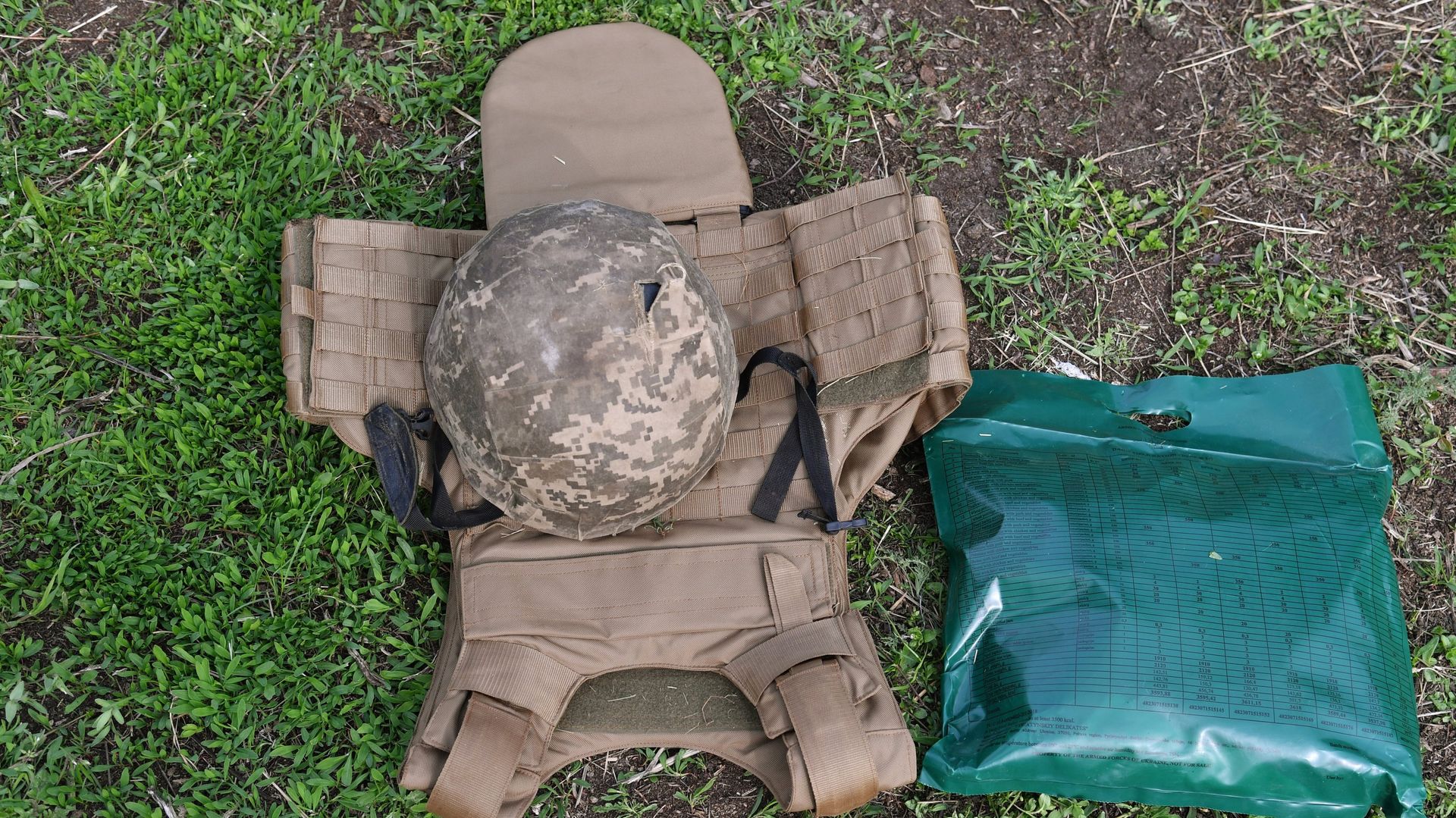 Обнаружение схрона с оружием в Харьковской области - РИА Новости, 1920, 06.05.2022