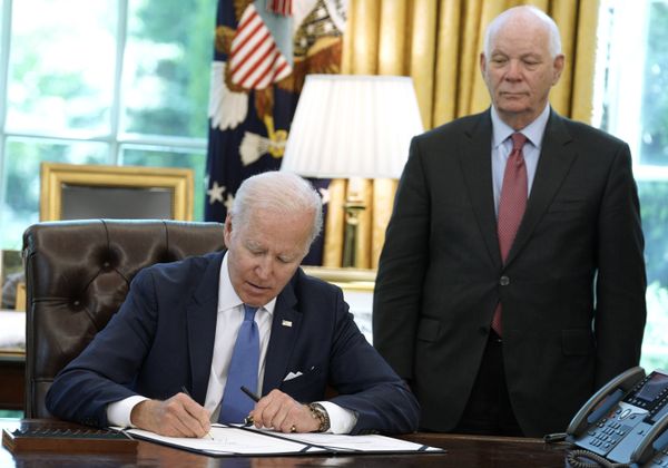Президент США Д. Байден подписал закон о ленд-лизе для Украины