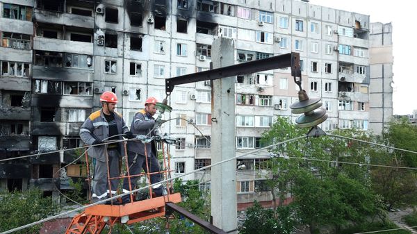 Энергетики Мариуполя восстанавливают электроснабжение городских объектов Энергетики Мариуполя восстанавливают электроснабжение городских объектов