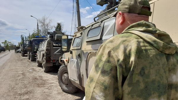 ВС РС СВО Азовсталь военнослужащий z колонна автомобилей пленные ВС РС СВО Азовсталь военнослужащий z колонна автомобилей пленные
