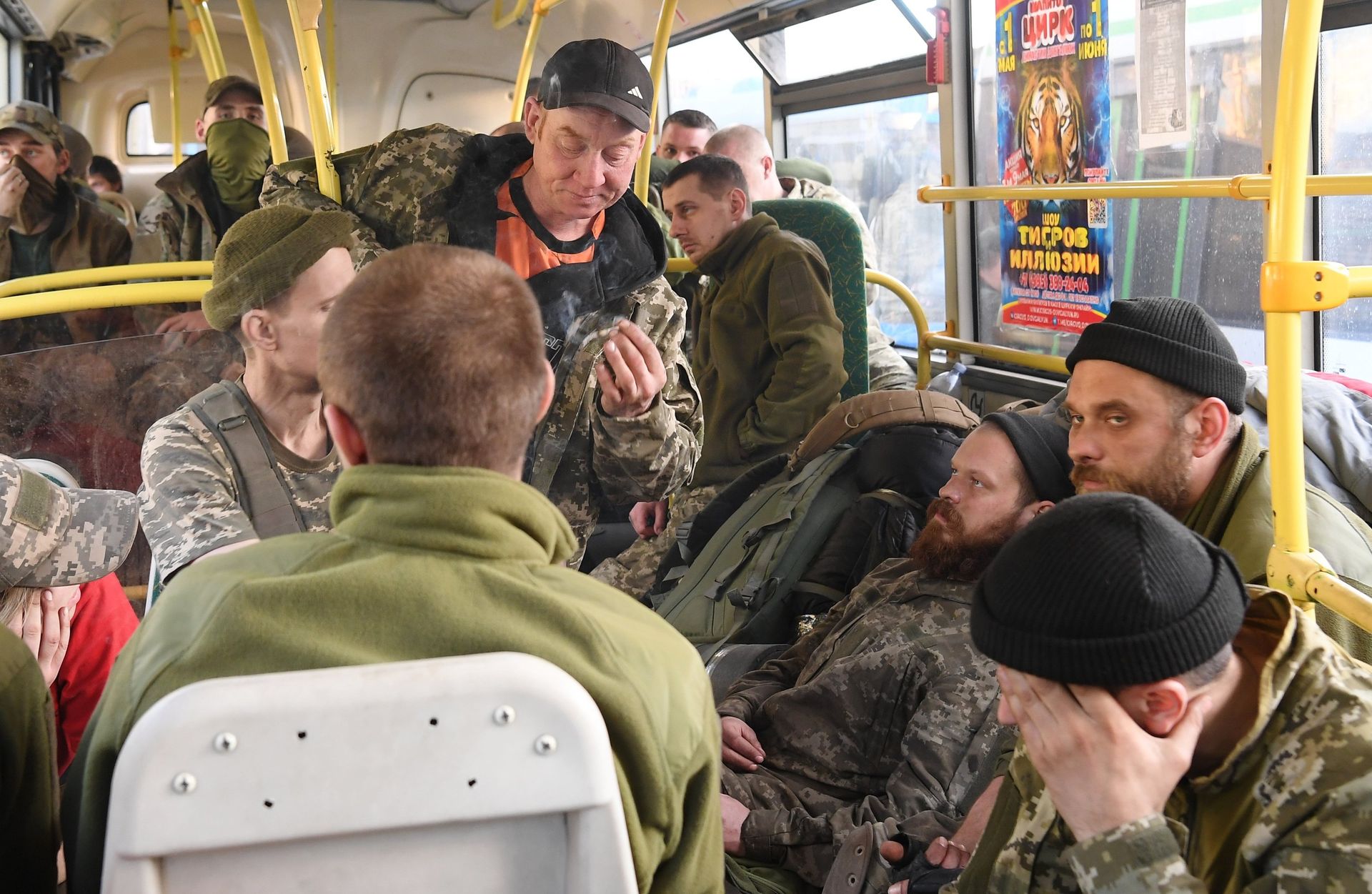 Сдавшихся в плен украинских военных и боевиков доставили в СИЗО в Еленовку - РИА Новости, 1920, 25.05.2022