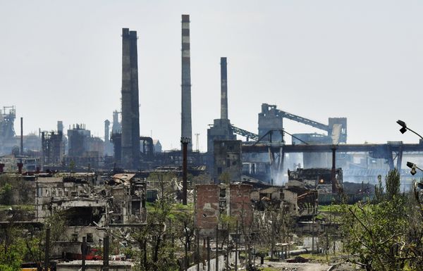 Разминирование территории комбината Азовсталь в Мариуполе