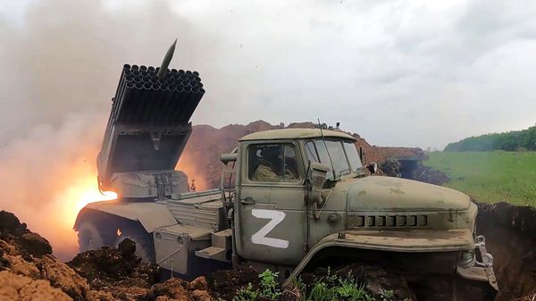 Работа расчетов РСЗО Град в ходе специальной военной операции на Украине