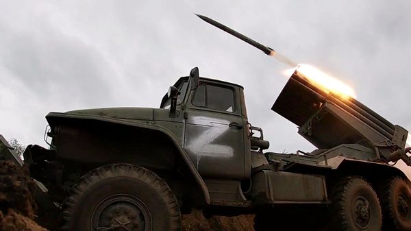 Работа расчетов РСЗО Град в ходе специальной военной операции на Украине