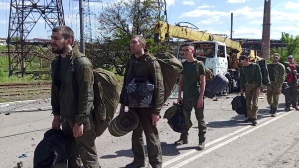 Сдача в плен последней группы украинских боевиков с Азовстали Сдача в плен последней группы украинских боевиков с Азовстали