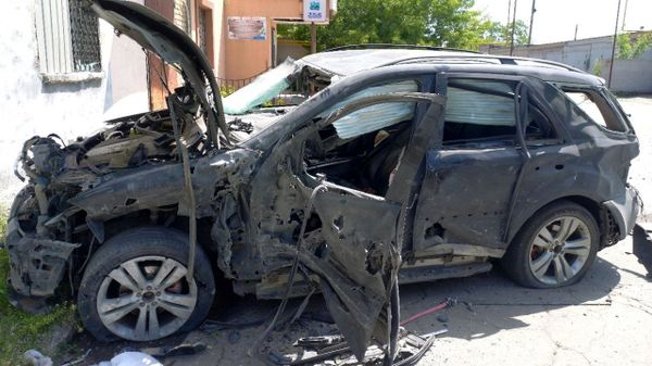 Автомобиль, развозивший гумпомощь, взорвался в центре Мелитополя