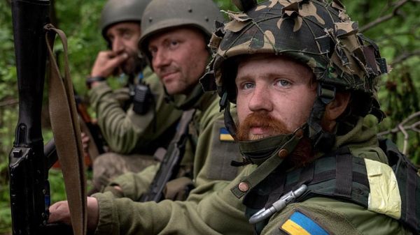 ВСУ военнослужащий украинский оружие окоп партизан