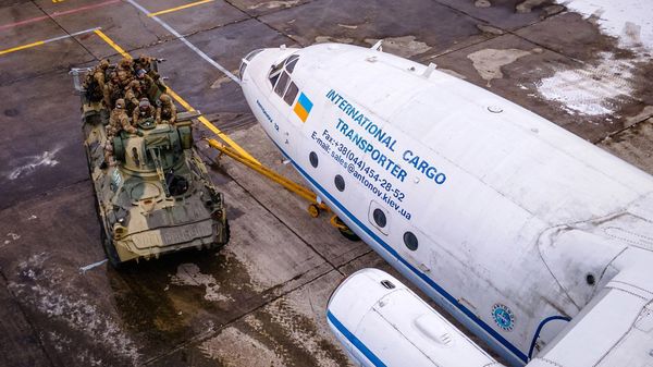ВСУ самолет оружие поставки украинский военнослужащий бтр аэродром