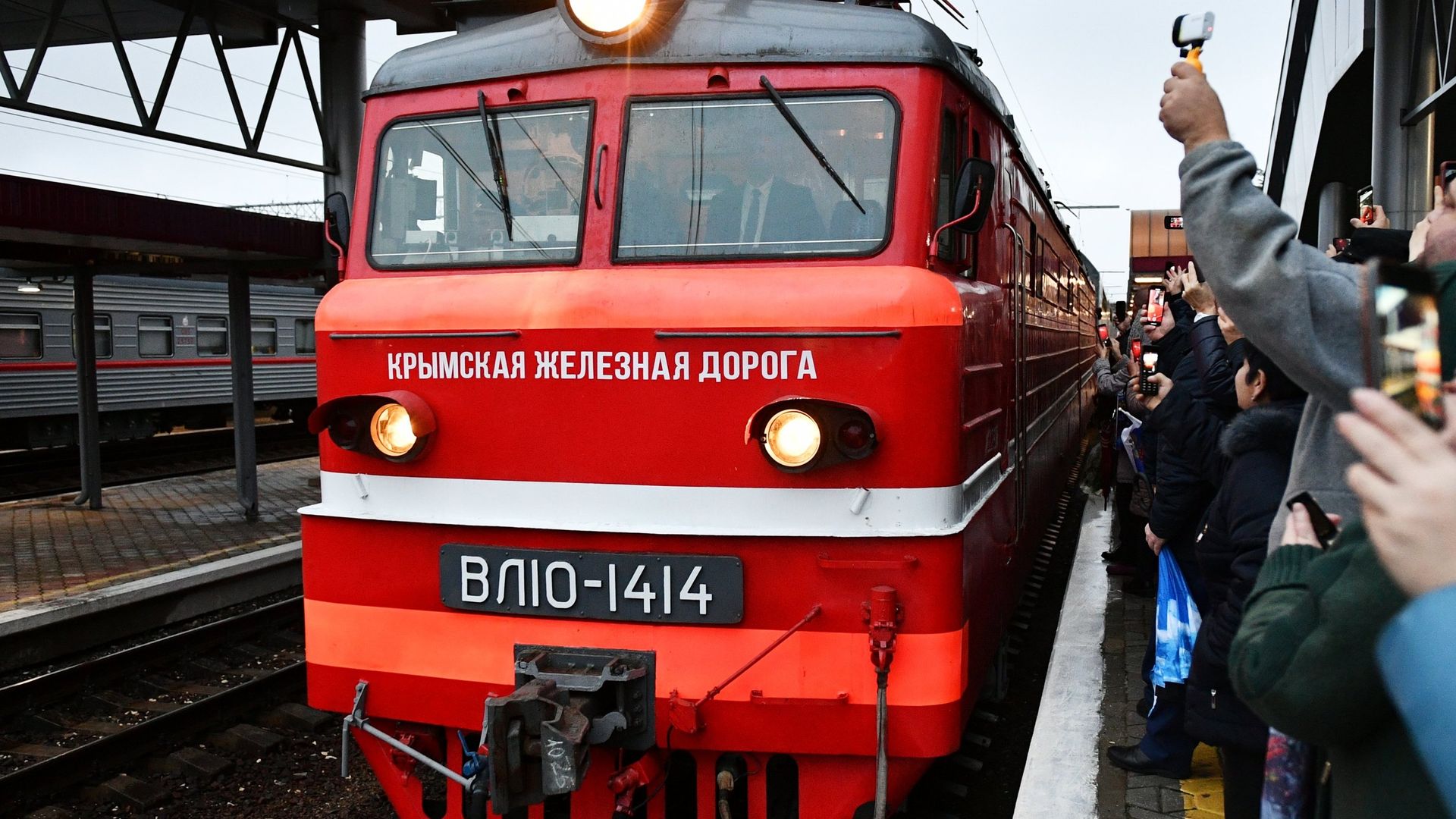 Прибытие пассажирского поезда  Москва – Симферополь - РИА Новости, 1920, 22.10.2022