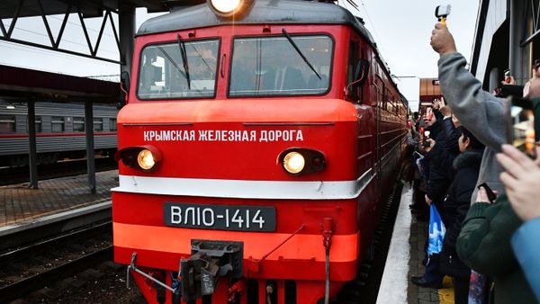Прибытие пассажирского поезда  Москва – Симферополь