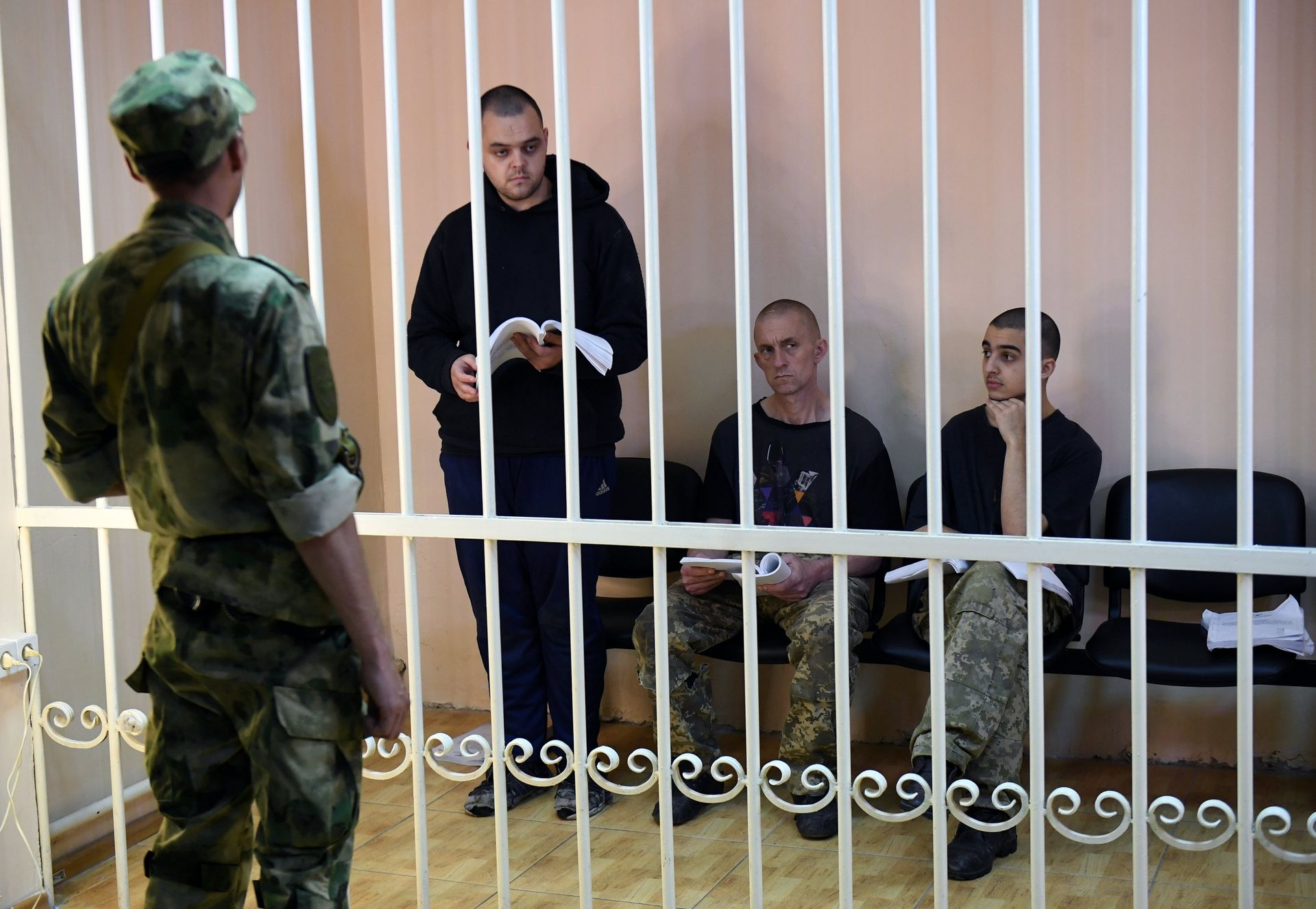 Граждане Великобритании Эйден Эслин, Шон Пиннер и подданный Королевства Марокко Саадун Брагим - РИА Новости, 1920, 12.06.2022