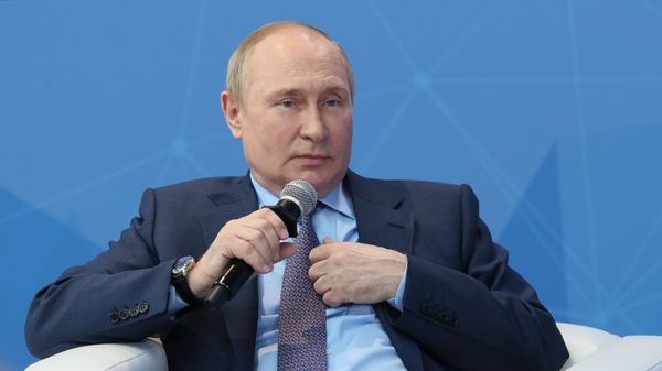 Президент РФ В. Путин провел встречу с молодыми предпринимателями, инженерами и учёными