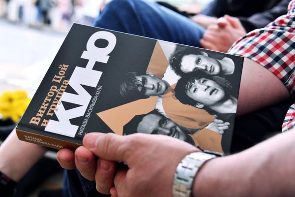 Книга Наташи Васильевой-Халл Виктор Цой и группа Кино. Фотографии. Воспоминания. 