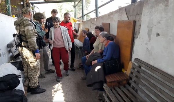 Северодонецк Азот  местные жители эвакуация ребенок подвал бомбоубежище 
