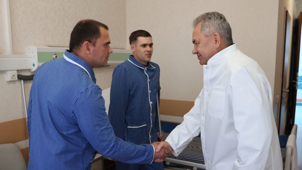 Президент РФ В. Путин посетил военный госпиталь имени П. В. Мандрыка