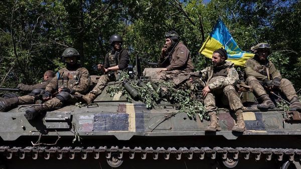 ВСУ БТР флаг украинский военнослужащий