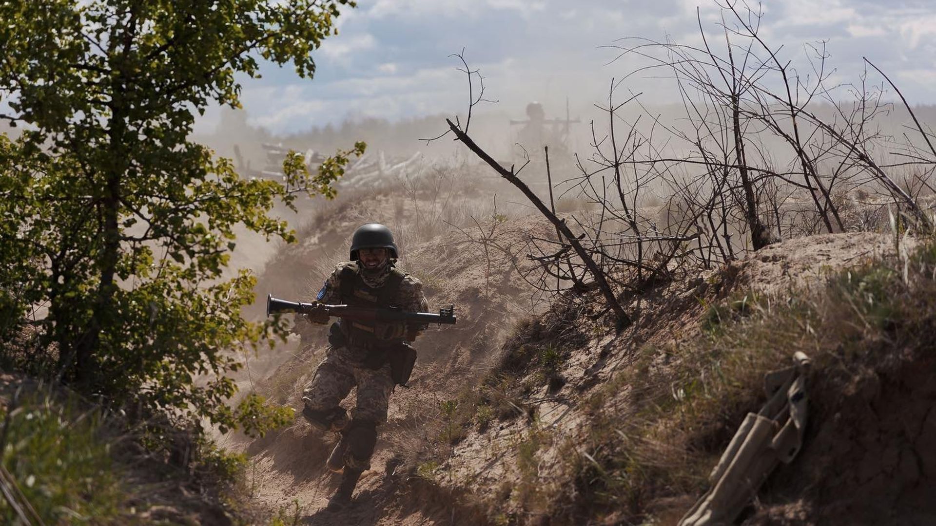 ВСУ окоп военнослужащий украинский оружие обстрел бой ВСУ окоп военнослужащий украинский оружие обстрел бой - РИА Новости, 1920, 24.08.2022