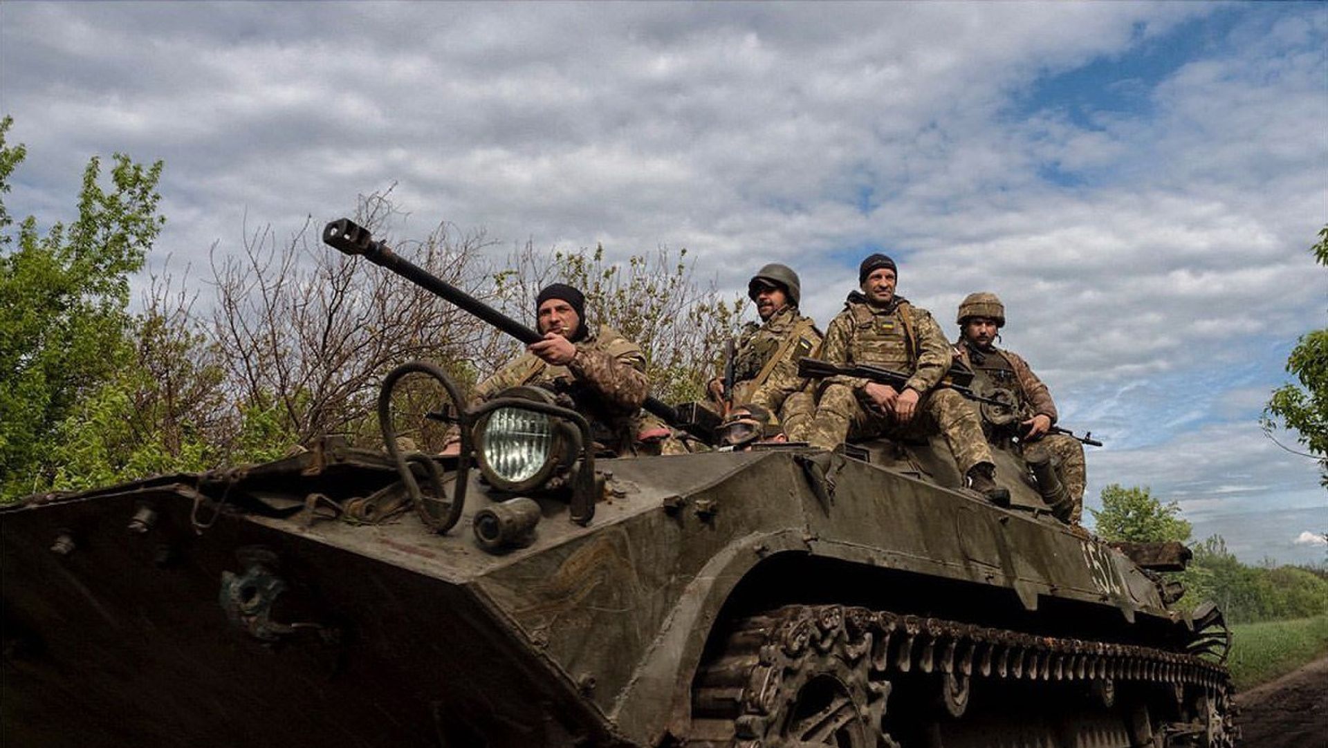ВСУ БТР украинский военнослужащий - РИА Новости, 1920, 10.08.2022