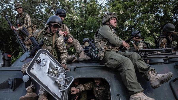 ВСУ БТР украинский военнослужащий